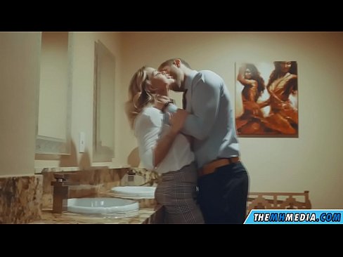 ❤️ Kung ang usa ka busty blonde naghaylo kanimo sa usa ka publiko nga kasilyas ️❌ Russian porn sa amon ❌❤